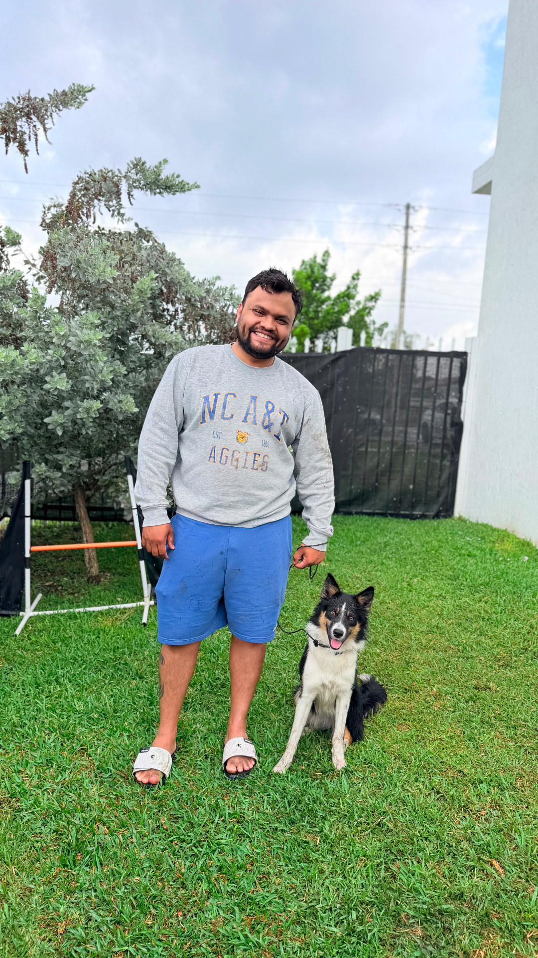 Border collie graduado junto a su dueño